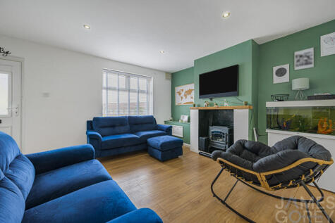 Longley Road, Rochester, ME1 2HA