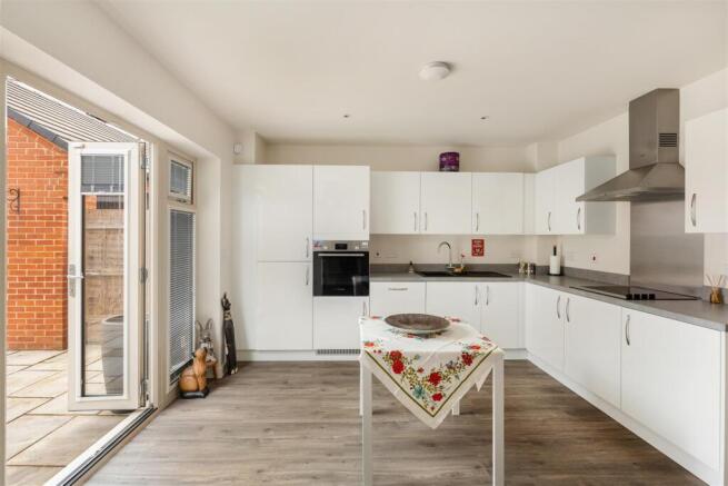 5 Davies Road, Banbury-9.jpg