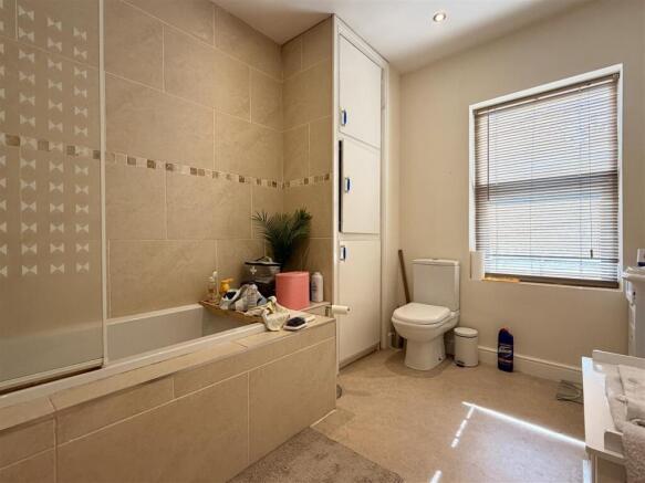 3 bed House to rent Image 7