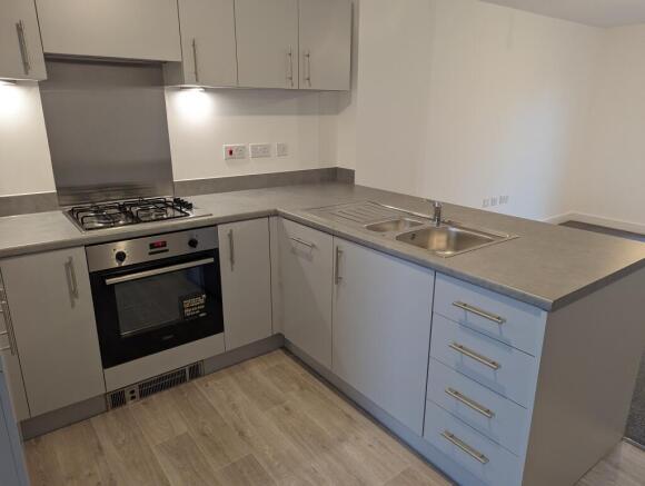 2 bed Semi-Detached to rent Image 4