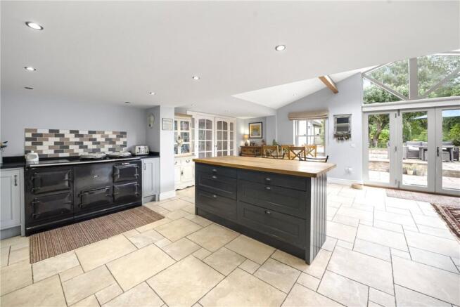 5 bed Detached for sale Image 6