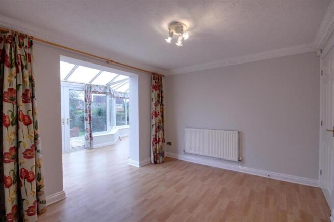 DAY/DINING ROOM