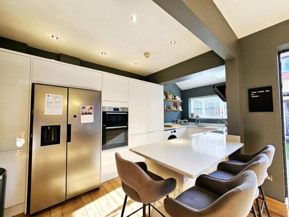 3 bed Semi-Detached for sale Image 4