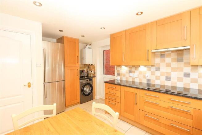 6 bed Detached for sale Image 6