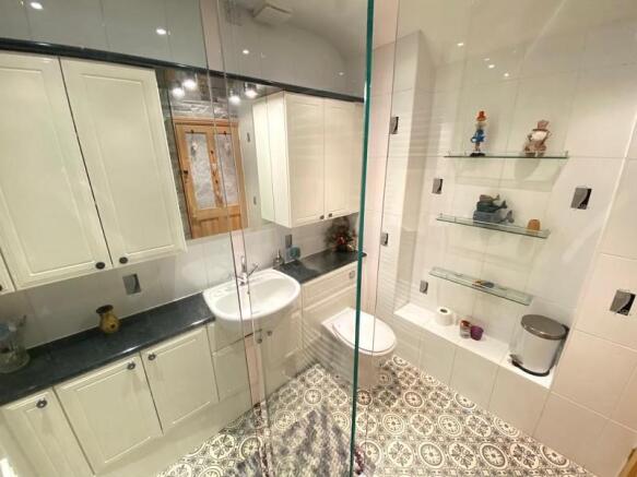 Family Shower Room
