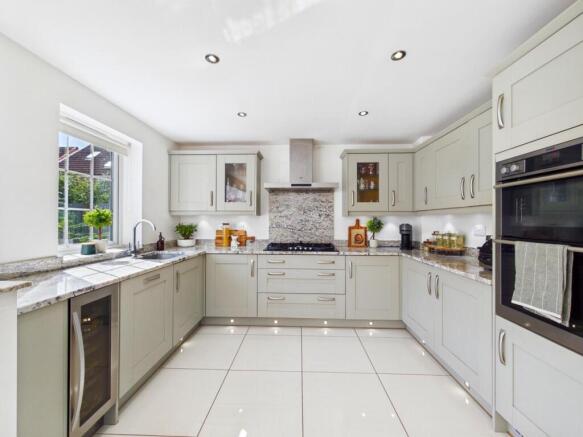 4 bed Detached for sale Image 5