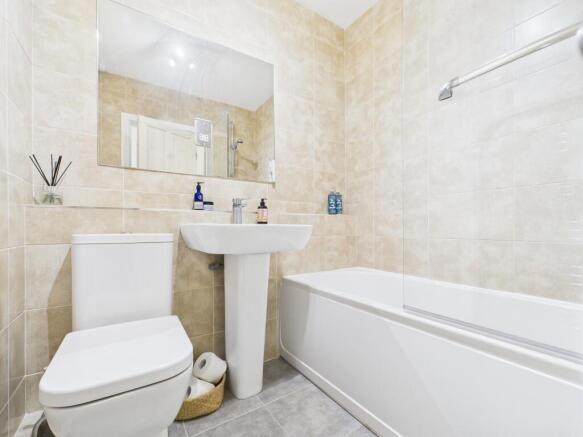 2 bed Flat to rent Image 6
