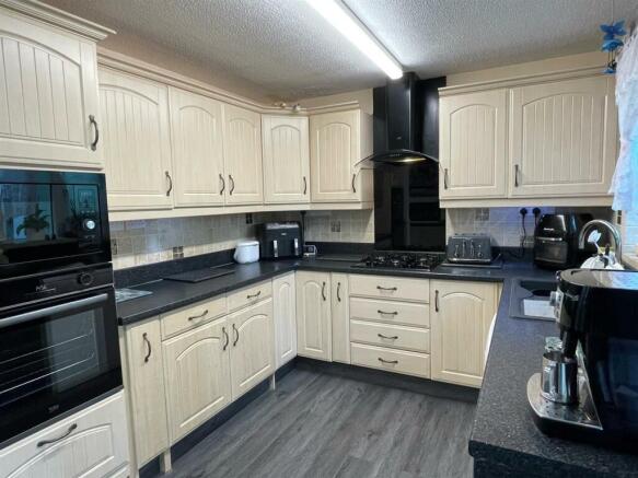 Kitchen,,..jpg