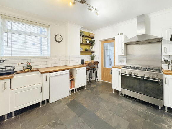 4 bed Detached for sale Image 12