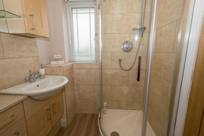 Modern En-Suite 