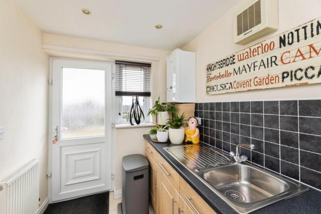 4 bed Detached for sale Image 8