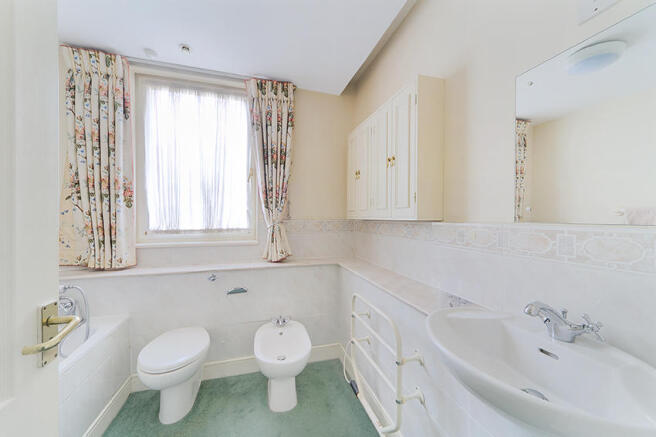 En suite bathroom