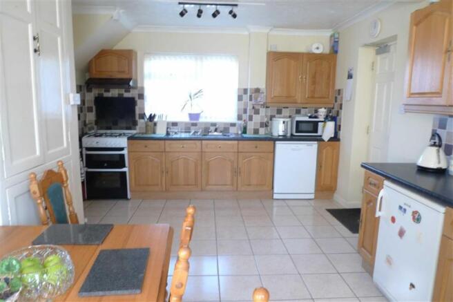 KITCHEN/DINING ROOM