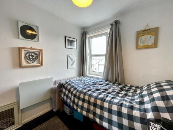 2 bed Flat for sale Image 6