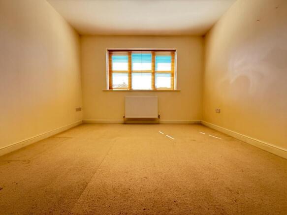 4 bed Semi-Detached for sale Image 8