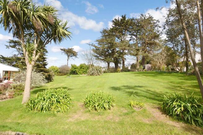 FRONT GARDENS