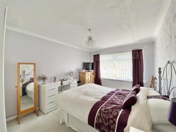 3 bed Detached Bungalow for sale Image 11