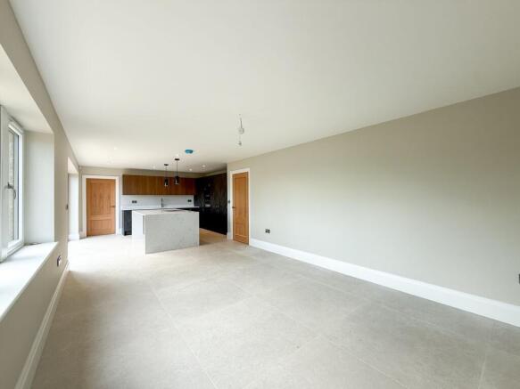 4 bed Detached for sale Image 6