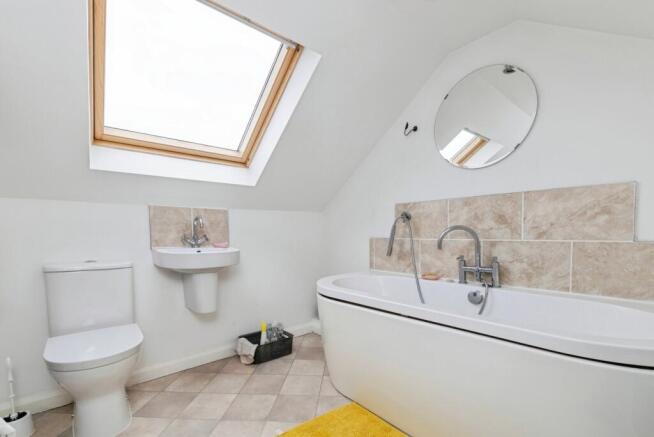 3 bed Bungalow for sale Image 11