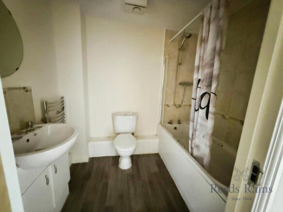 2 bed Apartment for sale Image 8