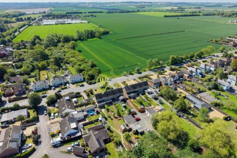 150ft Rear garden with garage to rear!