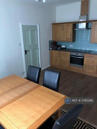 2 bed Maisonette to rent Image 4