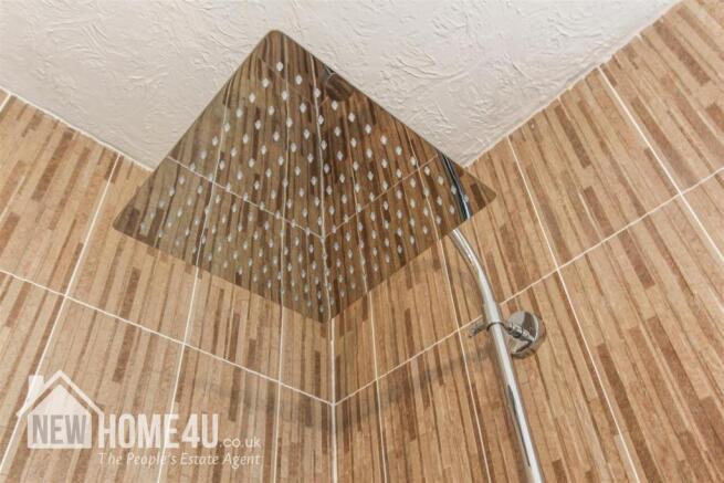 FAMILY BATHROOM: