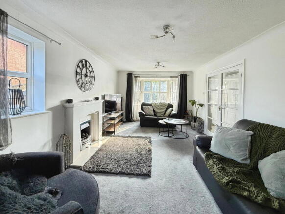 4 bed Detached for sale Image 5