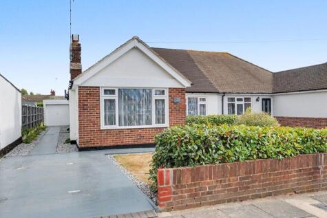 Roedean Gardens, Wick Estate, SS2
