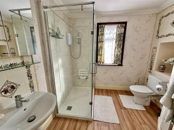 Shower Room: