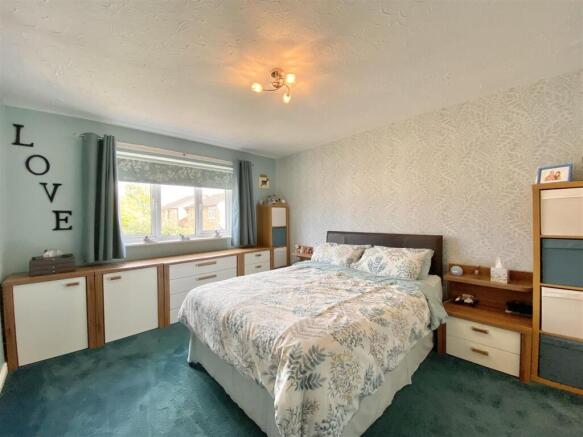 4 bed Detached for sale Image 12