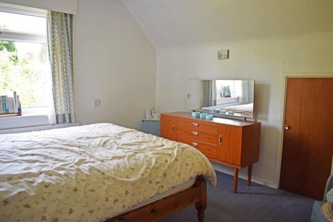26 Orchard Croft, bed 2b.jpg