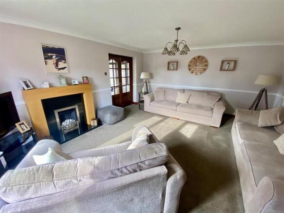 4 bed Detached for sale Image 12
