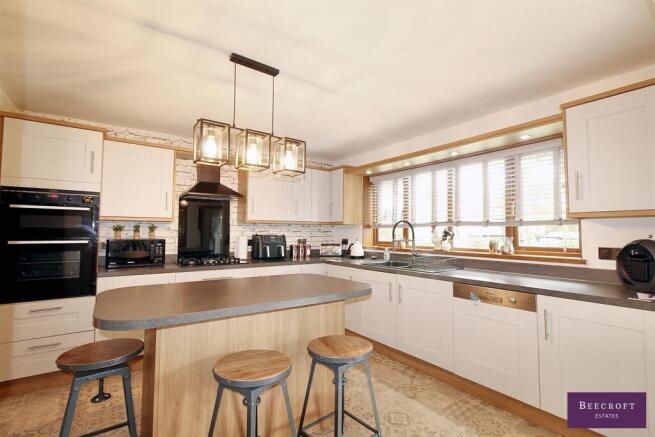 4 bed Detached for sale Image 10