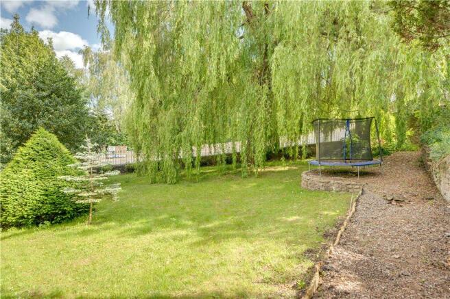 6 bed Detached for sale Image 9