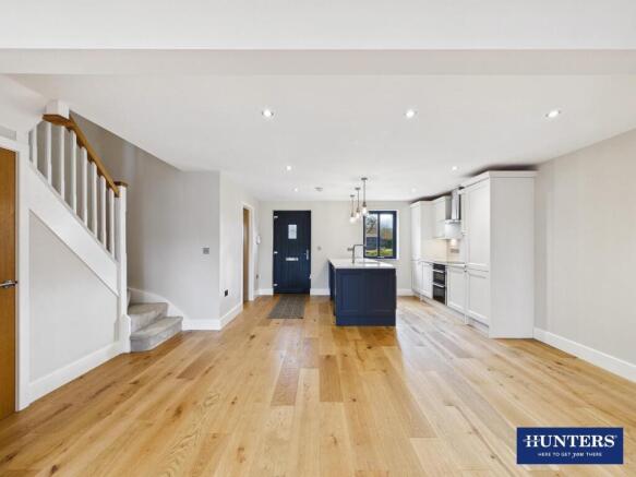 Kitchen & Dining Area