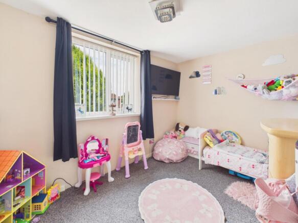 3 bed Semi-Detached for sale Image 11