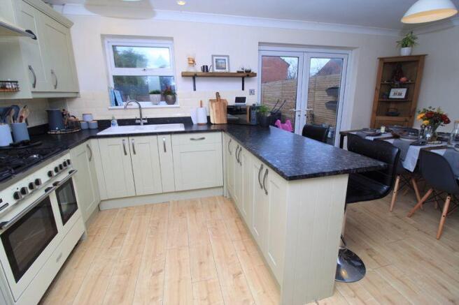 Kitchen/Dining...