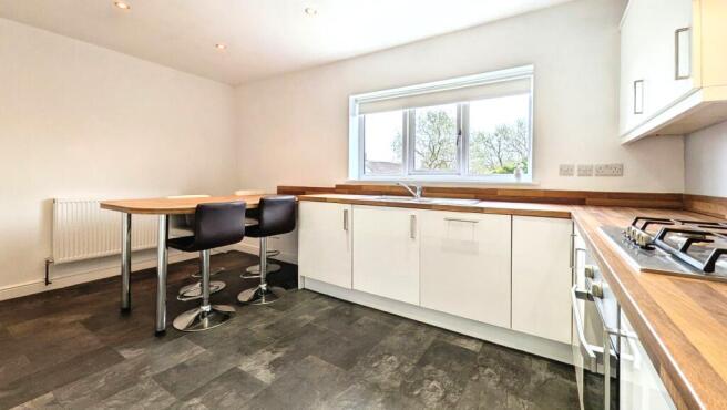 2 bed Flat for sale Image 6
