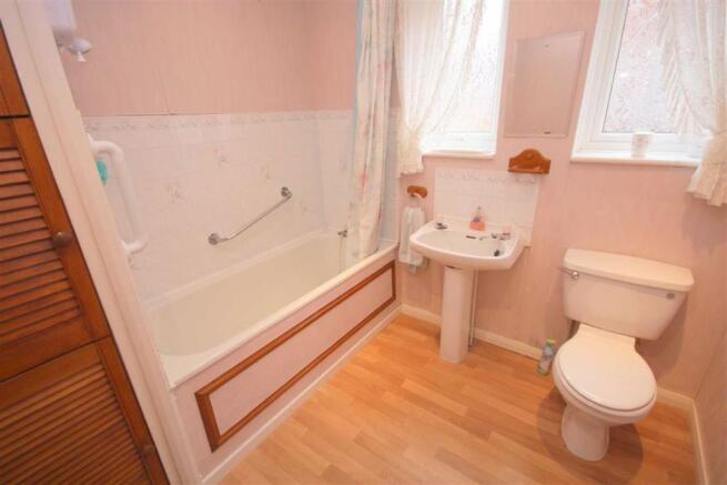 BATHROOM / WC