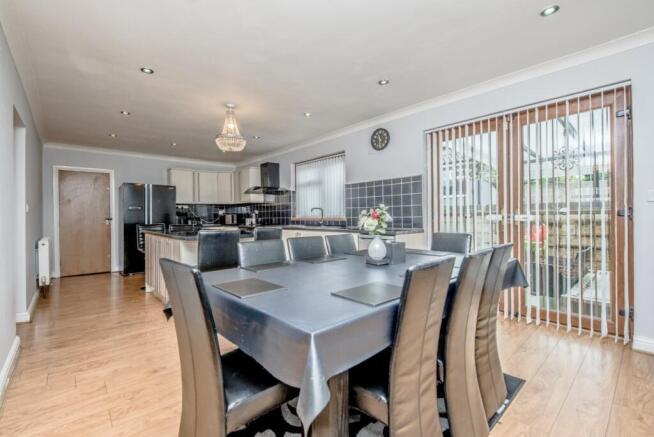 7 bed Semi-Detached for sale Image 6