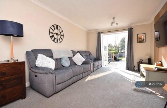 3 bed Semi-Detached to rent Image 10