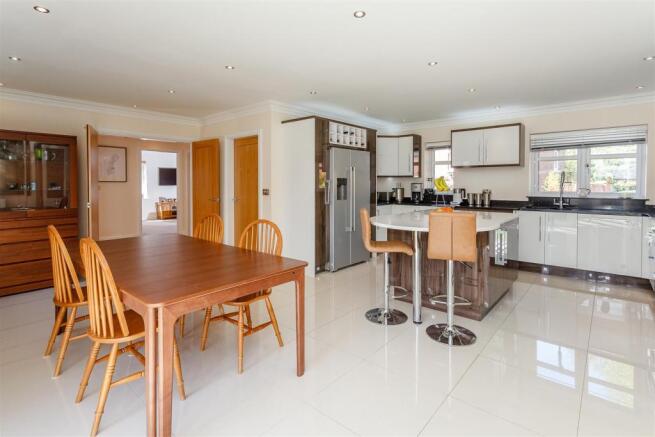8340636-interior12.jpg