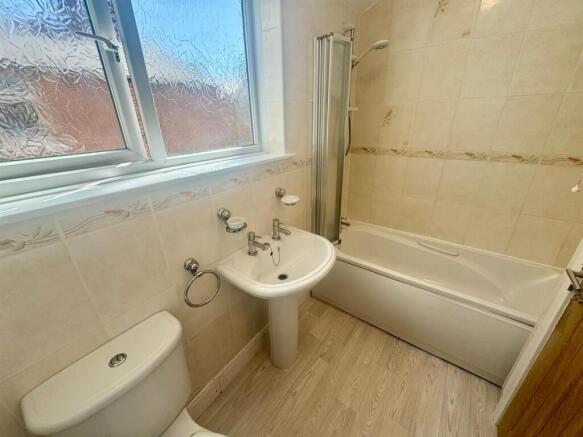 4 bed Terraced to rent Image 4