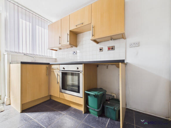 2 bed Terraced to rent Image 8