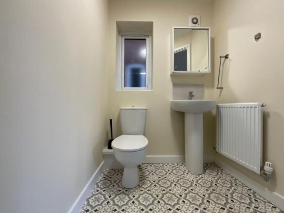4 bed Detached to rent Image 9