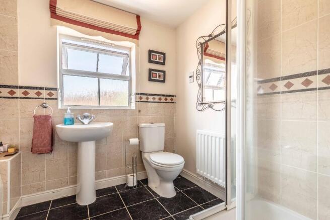 Ensuite Shower room / Bathroom