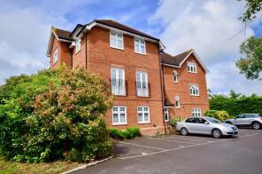 9, Alsager, Clements Mead, Leatherhead KT22 7FN