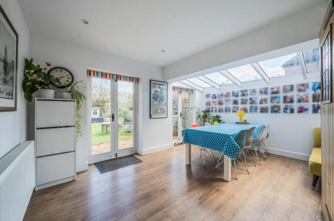 1385074-1-6925cc7...