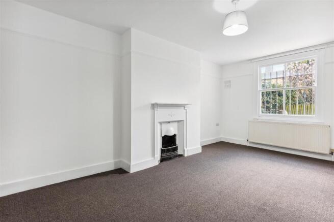 52 Loftus Road, Basement Flat, W12 7EN-5.jpg